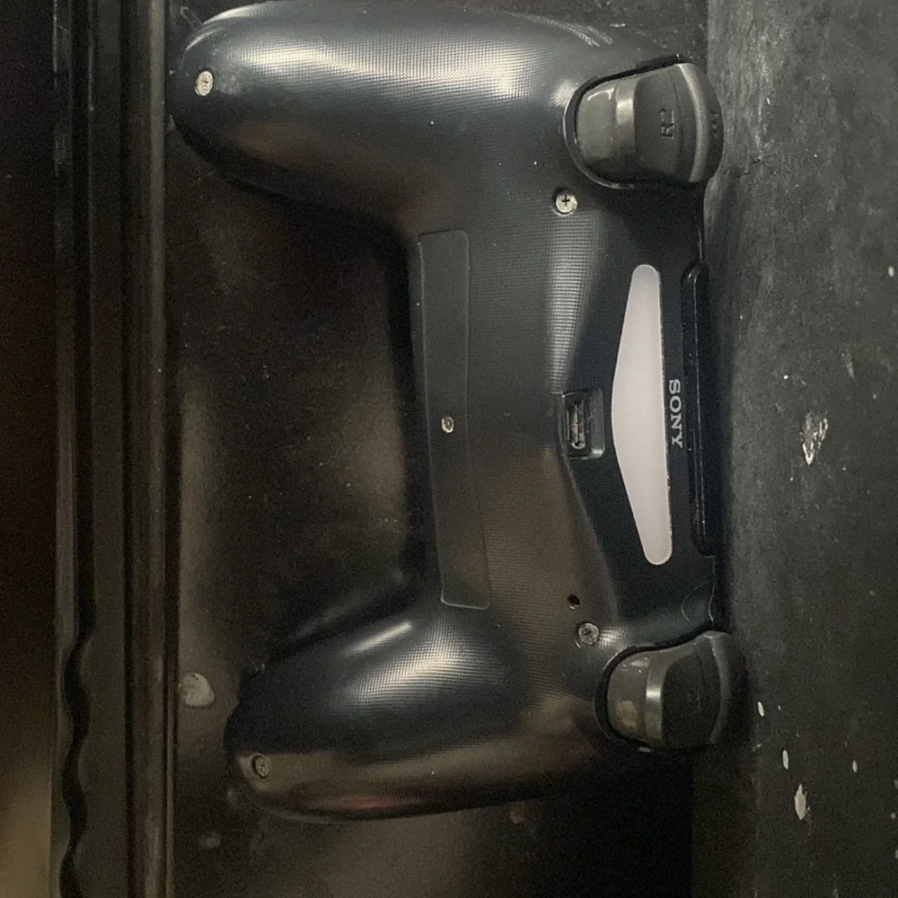 PS4 controller - Picture 2 of 2